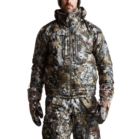 SITKA-Incinerator-Aerolite-Jacke-3 SITKA Incinerator Aerolite Jacke angezogen mit Kapuze
