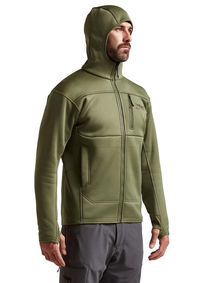 SITKA Traverse Hoody in Dusty Olive angezogen