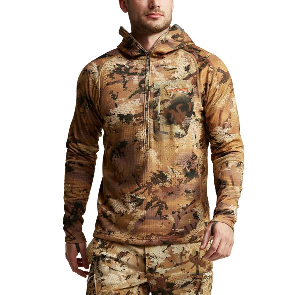 SITKA Grinder Hoody in Waterfowl Marsh angezogen