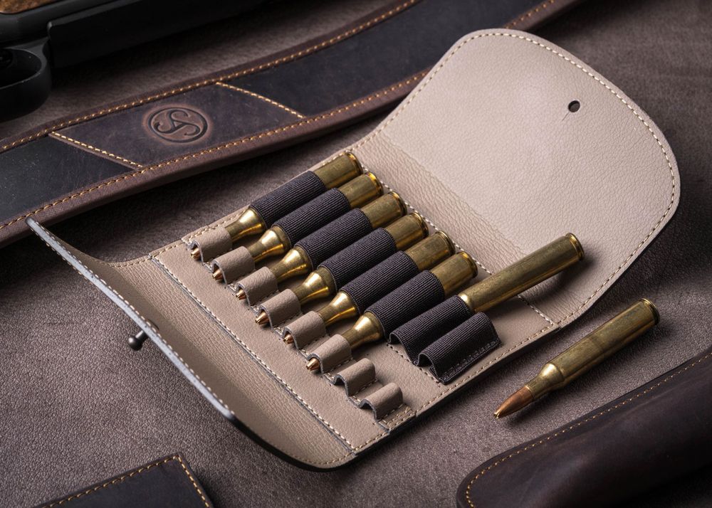 SAUER-Patronenetui-Leder-ge-ffnet-im-Einsatz SAUER Patronenetui Leder geöffnet