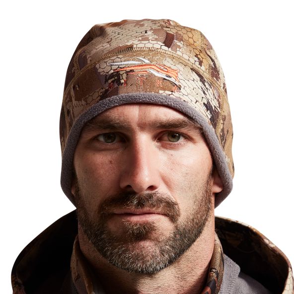 SITKA Jetstream Beanie in Waterfowl Marsh angezogen