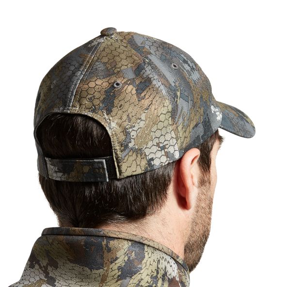 SITKA Traverse Cap in Waterfowl Timber Hinterkopf