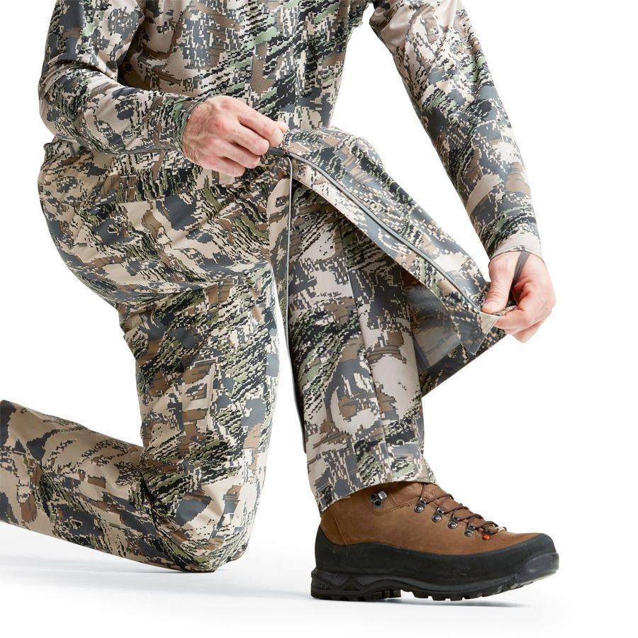 SITKA-Dew-Point-Hose-Reissverschluss-am-Fuss SITKA Dew Point Regenhose in Open Country Detailaufnahme Fuß