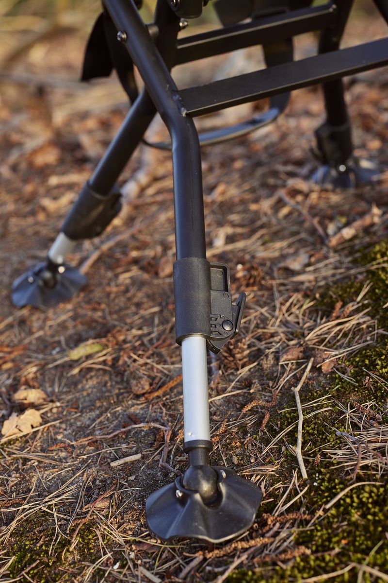 Naturwerk-Ansitzstuhl-AS19-2022-5 Naturwerk Ansitzstuhl AS19 Ansicht Teller auf Waldboden