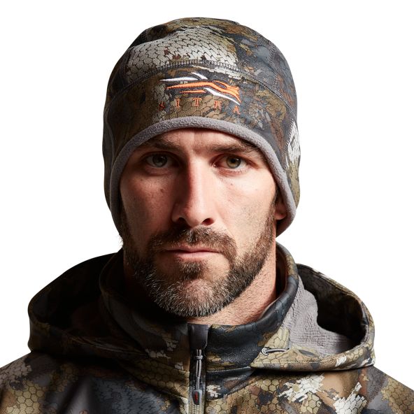 SITKA Jetstream Beanie in Waterfowl Timber angezogen